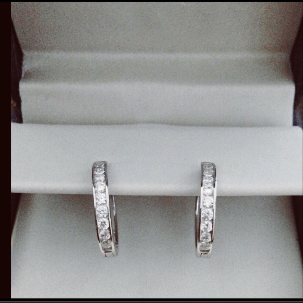 Kylie Elegant Huggie-Style Hoops